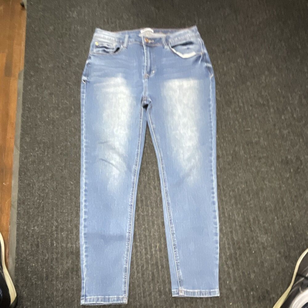 Kensie Jeans Women’s Light Wash Skinny Slim Mid Rise Stretch 5-Pocket Jeans